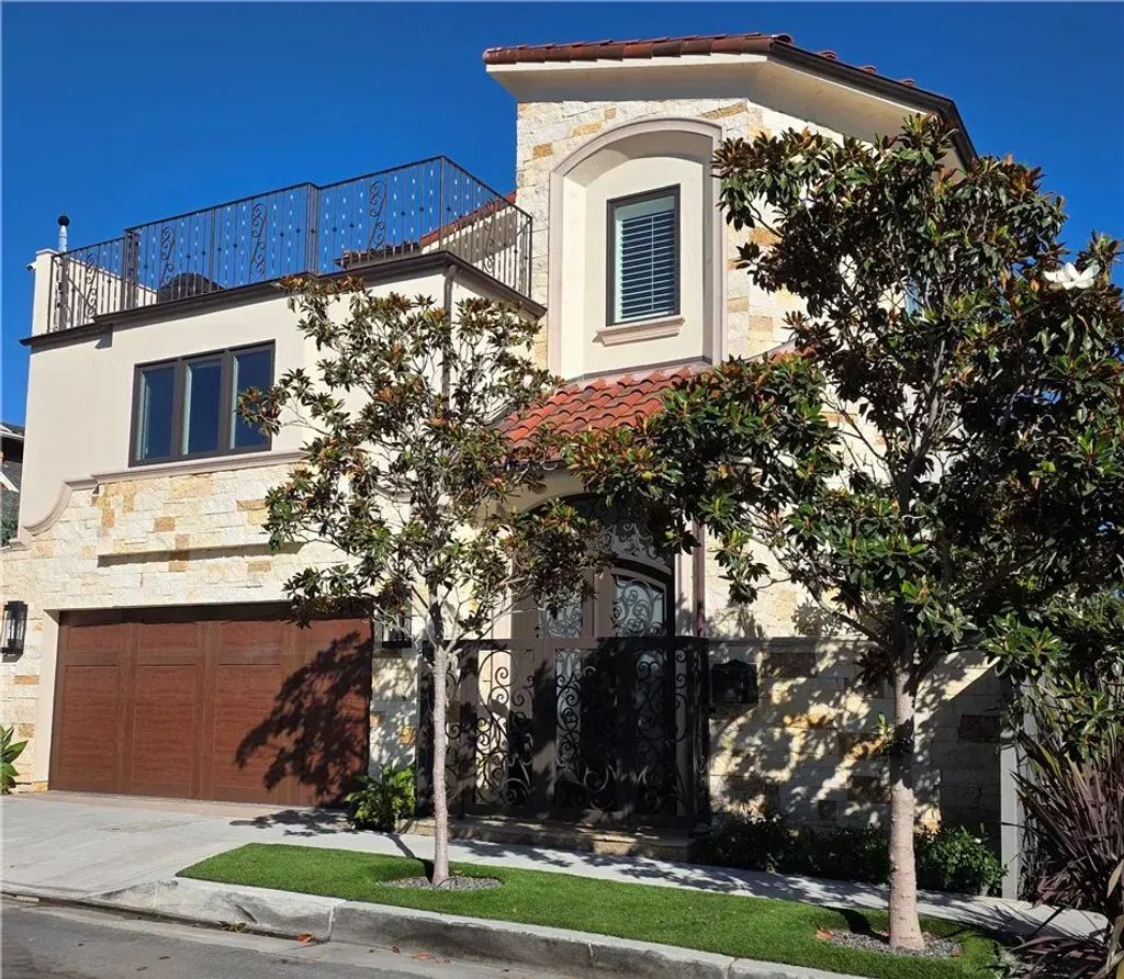 352 Hazel Drive, Corona Del Mar