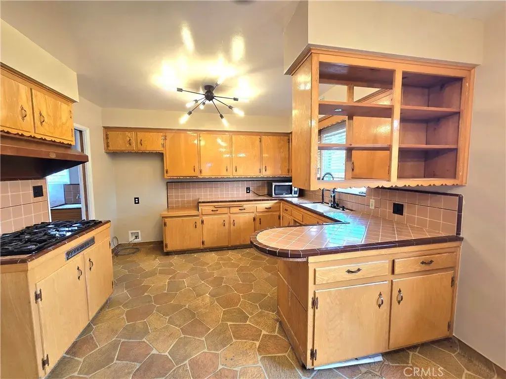 932 W Granada Court, Ontario