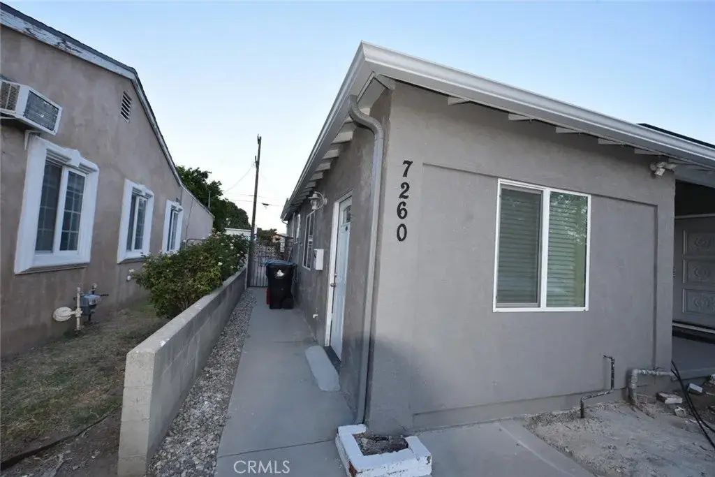 7260 Yolanda Avenue, Reseda