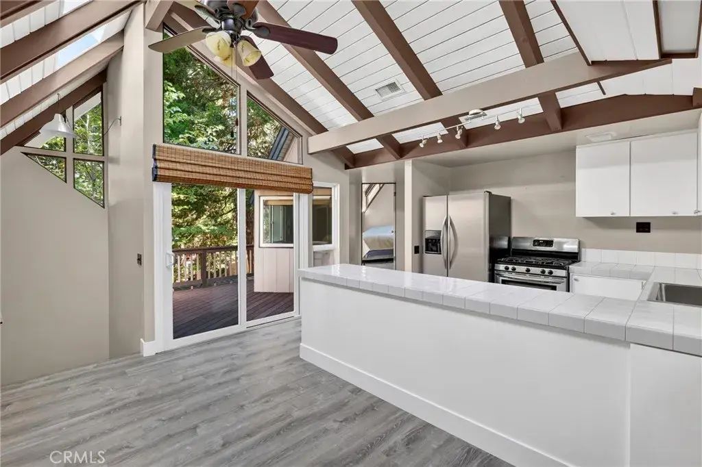 594 W Victoria Court, Lake Arrowhead