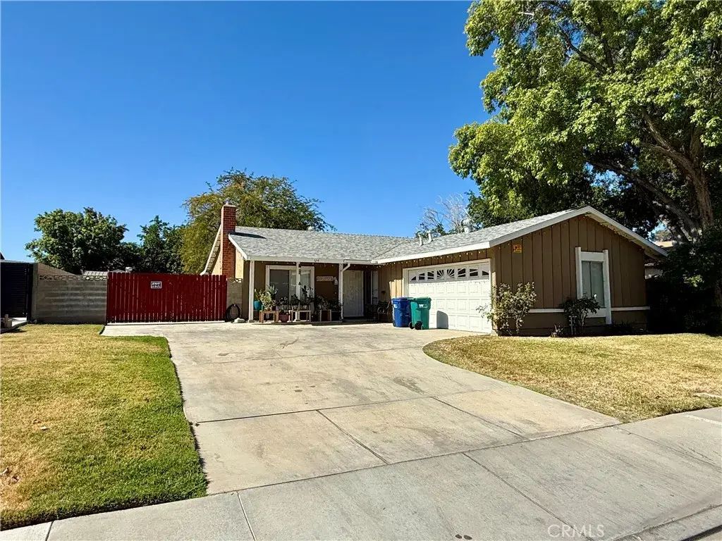 724 E Avenue J4, Lancaster