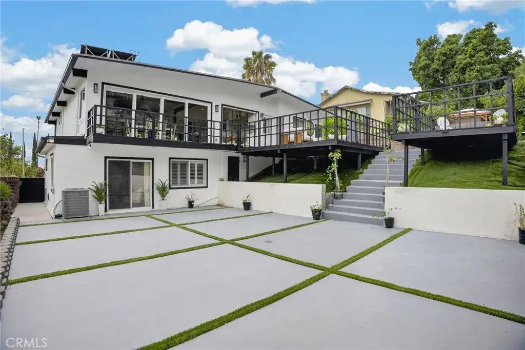 22061 Londelius Street, West Hills