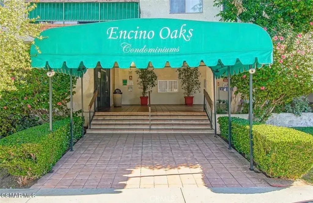 5460 White Oak E130, Encino