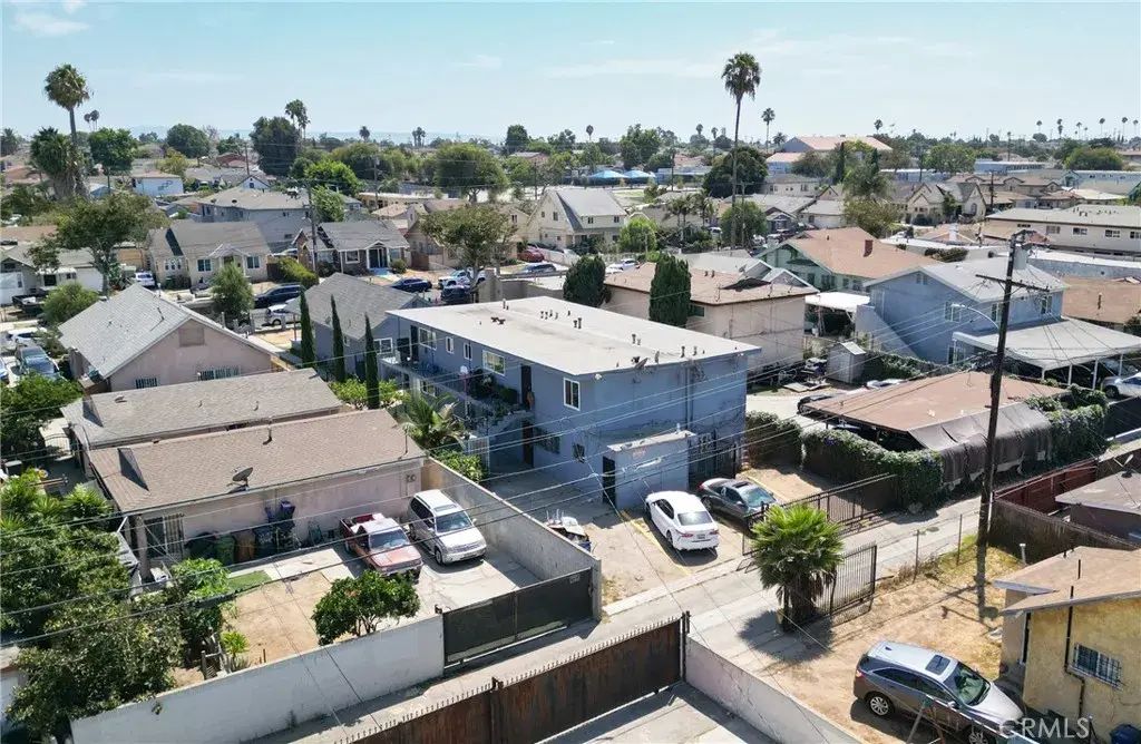 1035 W 107th, Los Angeles