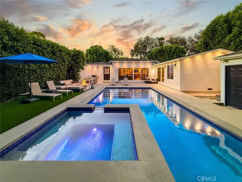 15722 Magnolia, Encino