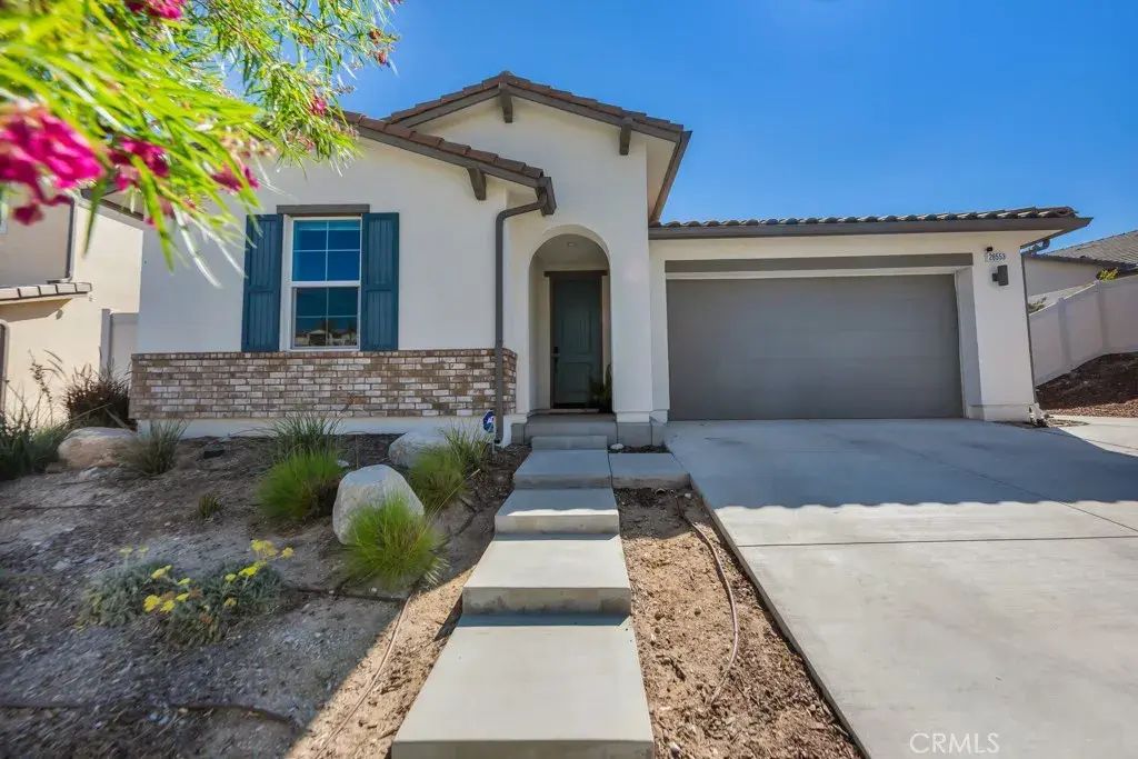 28553 Foothill, Saugus