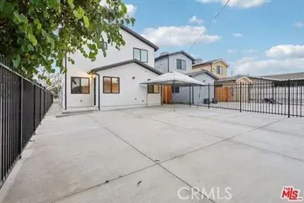 1177 E 105th Street, Los Angeles