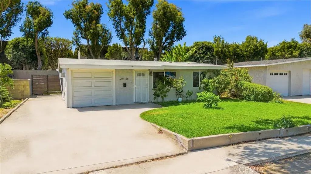 2418 Del Amo Boulevard, Torrance