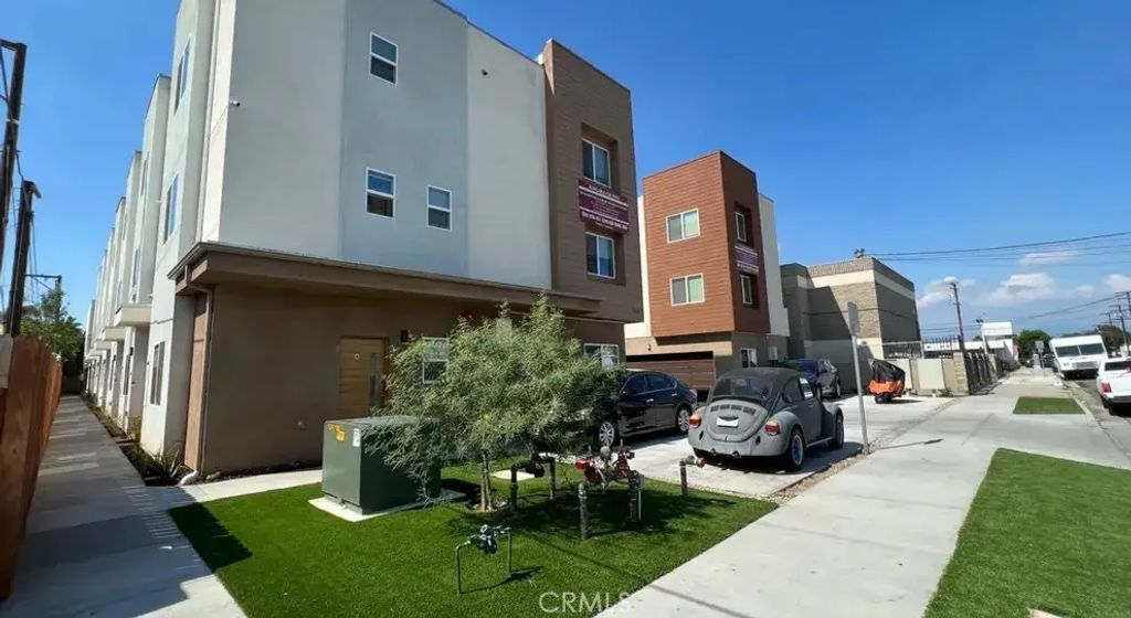 1033 S Montebello Boulevard D, Montebello