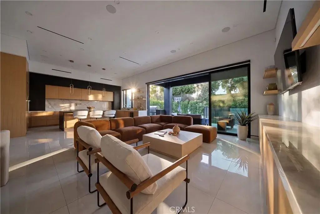 12507 Miranda, Valley Village