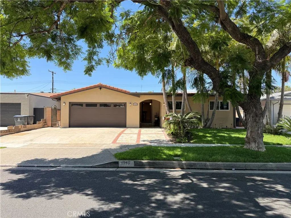 1916 S Wood, Santa Ana