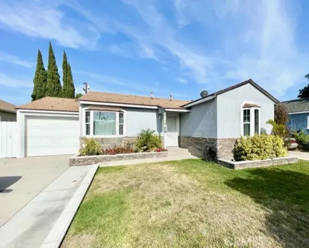 6158 Adenmoor Avenue, Lakewood