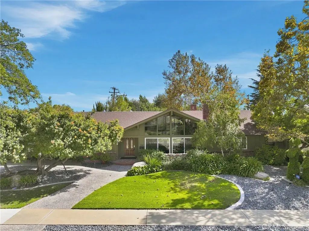 838 Maryhurst, Claremont