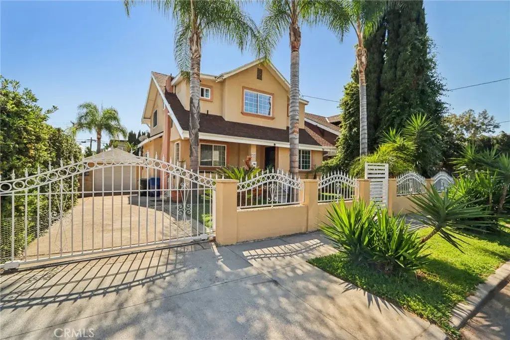 4520 Kingswell Avenue, Los Angeles