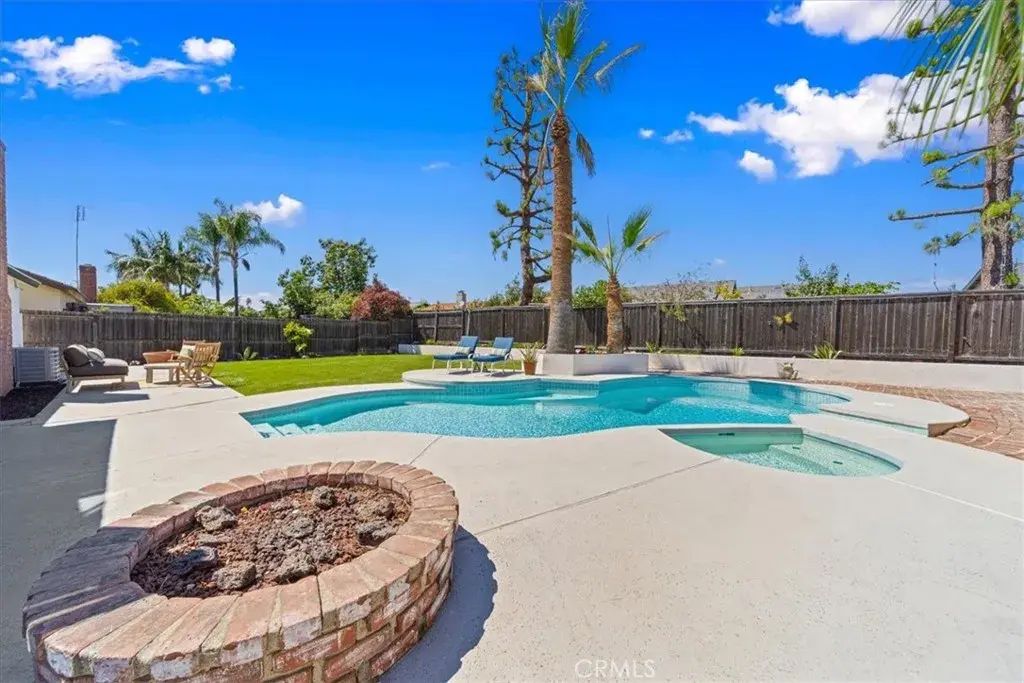 26741 Las Ondas, Mission Viejo