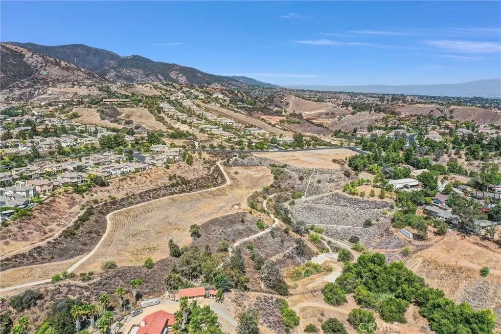 8311 Soft Winds Drive, Corona