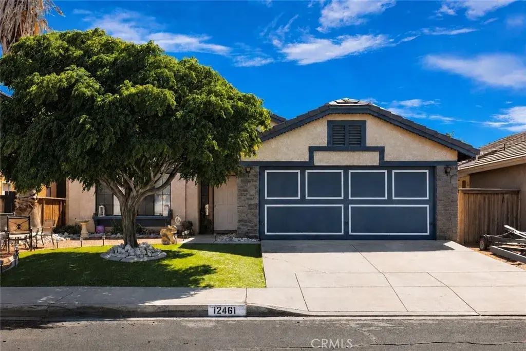 12461 Emeraldstone, Victorville