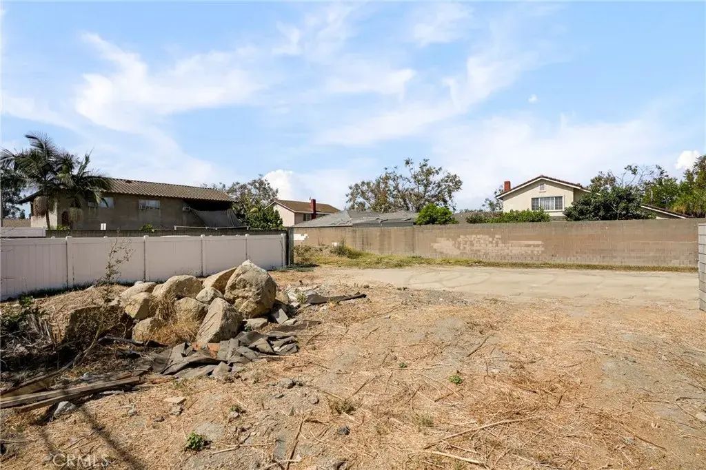 1 Elmcroft, Cerritos