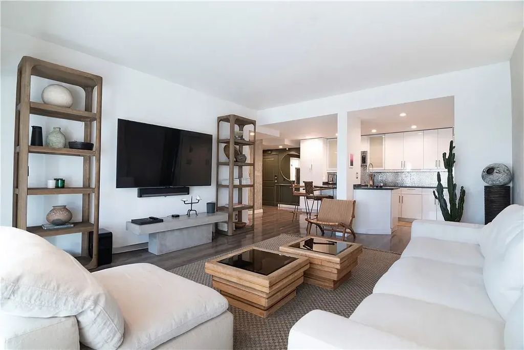 1155 N La Cienega Boulevard 711, West Hollywood