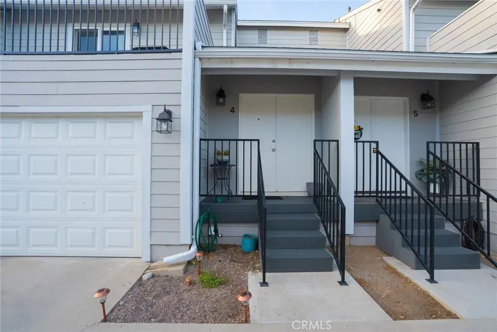 2104 Raymond 4, Altadena