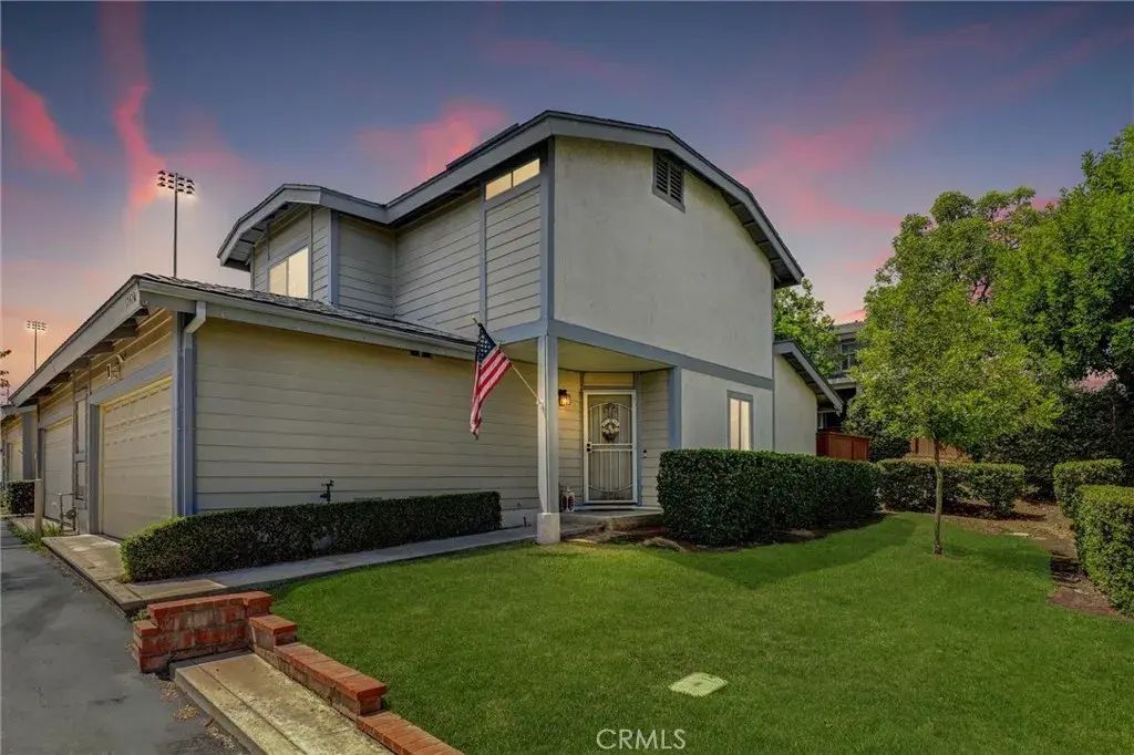 1742 Forum D, Corona