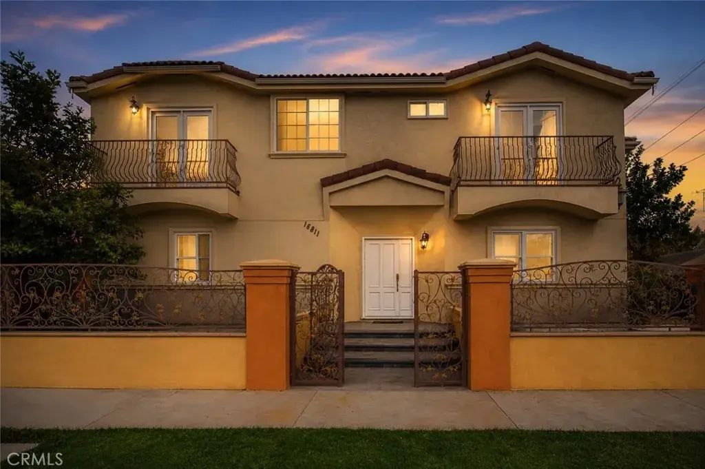 18811 Topham, Tarzana