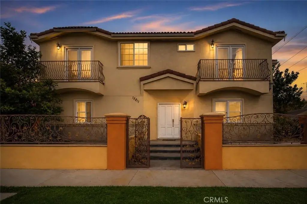 18811 Topham, Tarzana