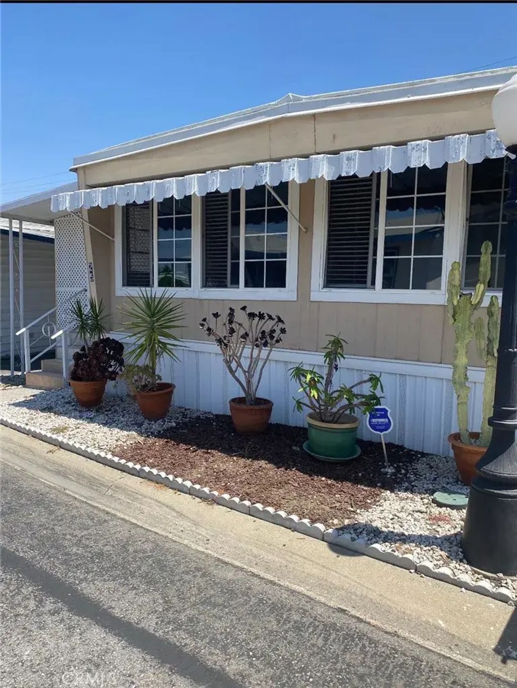 10001 W Frontage Rd, South Gate