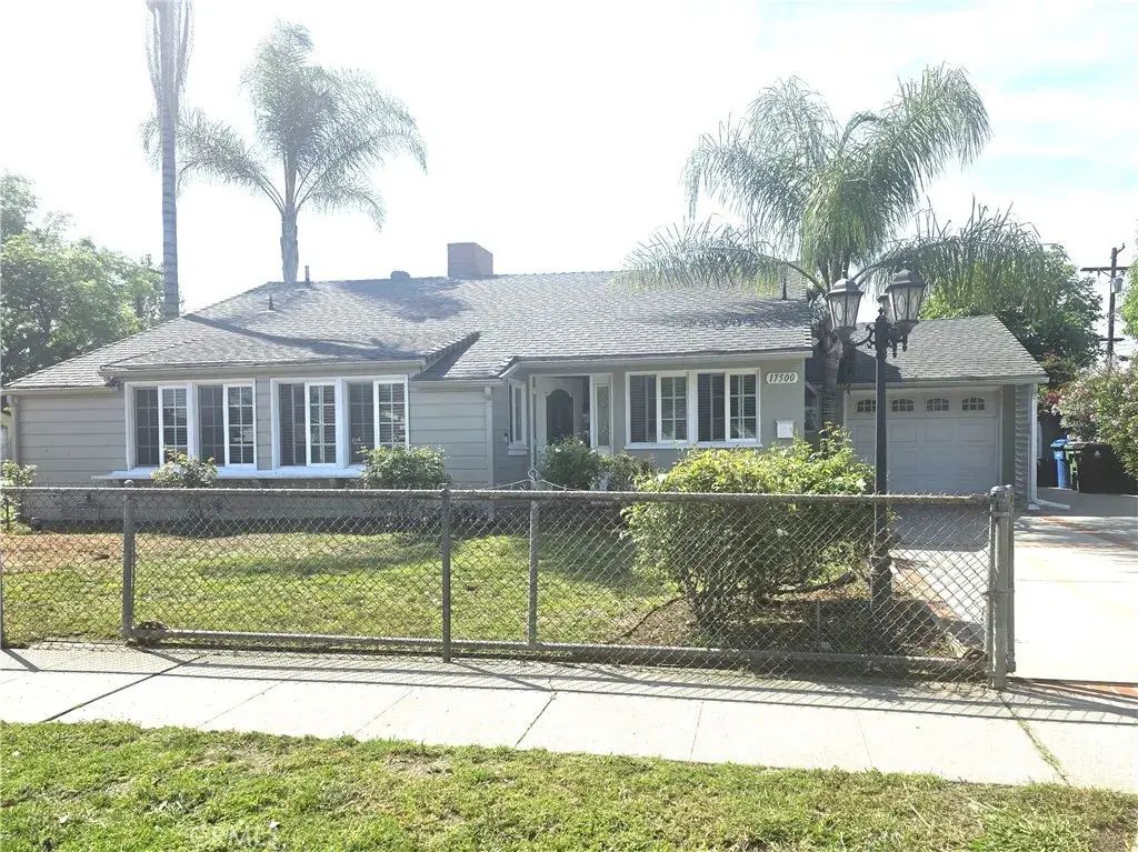 17500 Arminta, Northridge