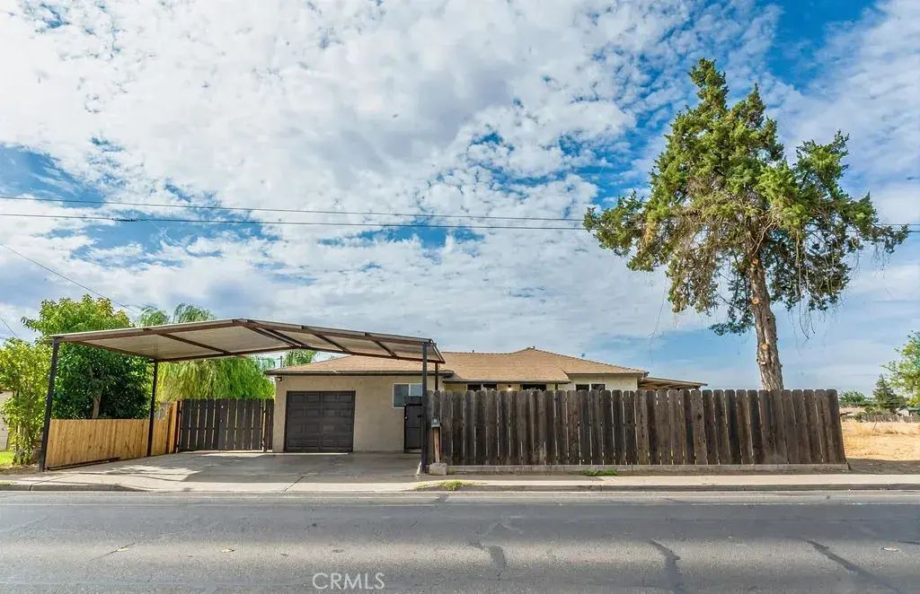 942 W Childs, Merced