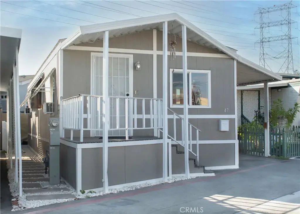 8723 Artesia 47, Bellflower