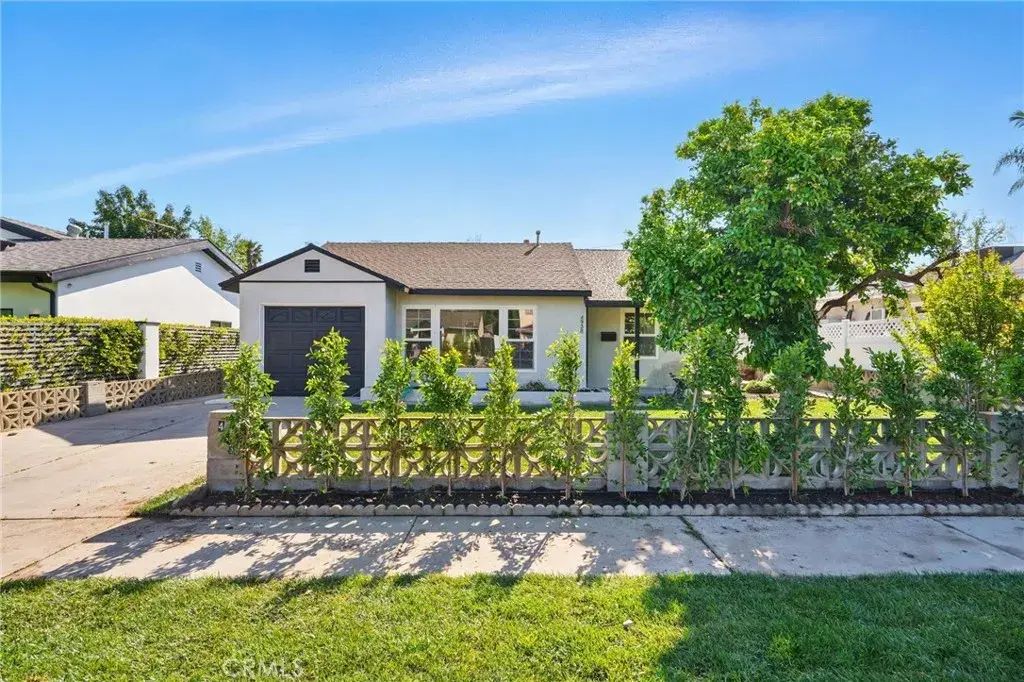 4938 Chimineas, Tarzana