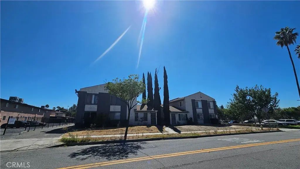 8939 Mango P, Fontana