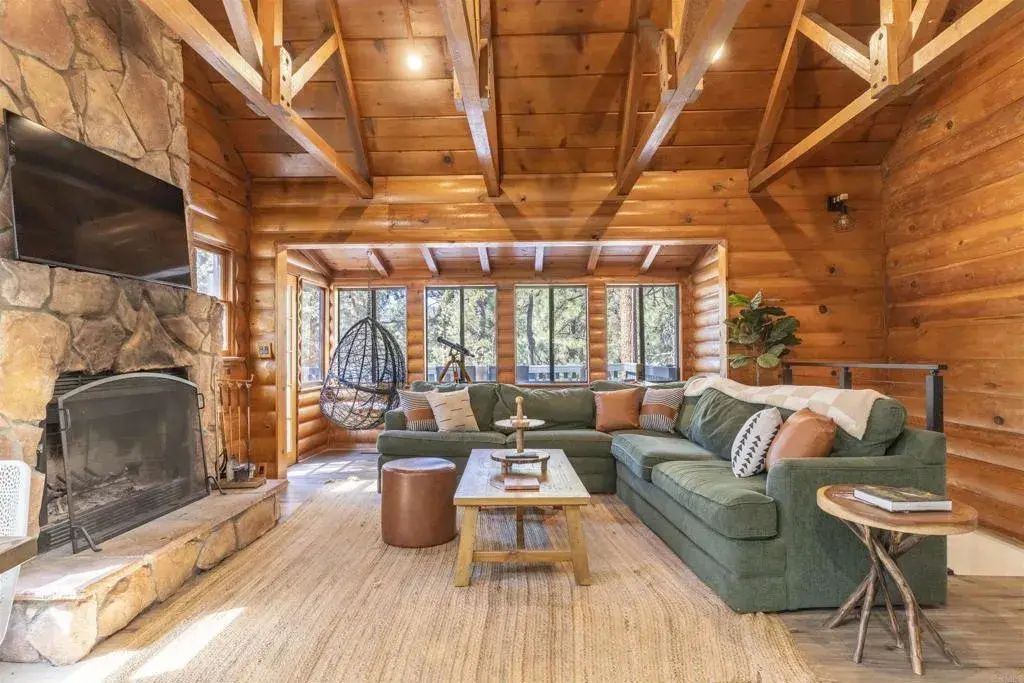 131 E Aeroplane Boulevard, Big Bear City