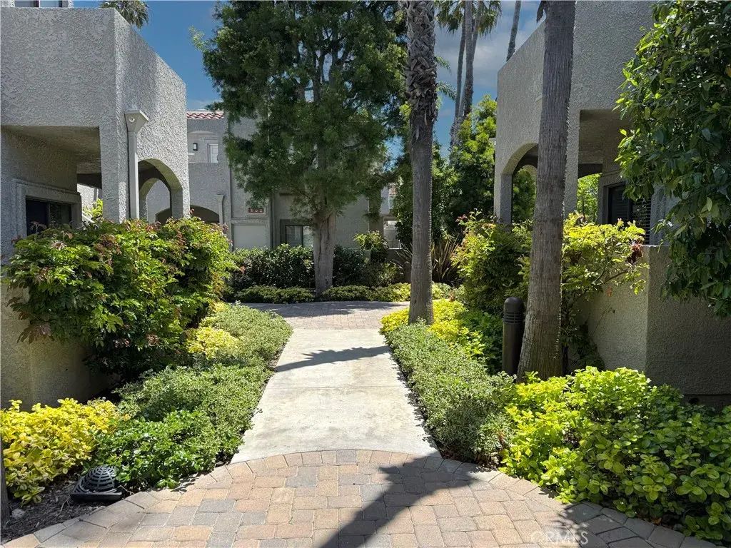 4762 Tiara 102, Huntington Beach