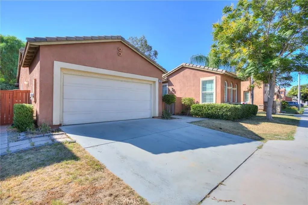 3879 Bella Villagio, Perris