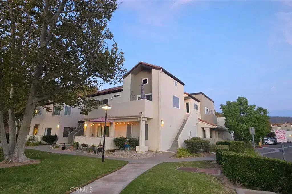 21227 Trumpet Drive 202, Newhall
