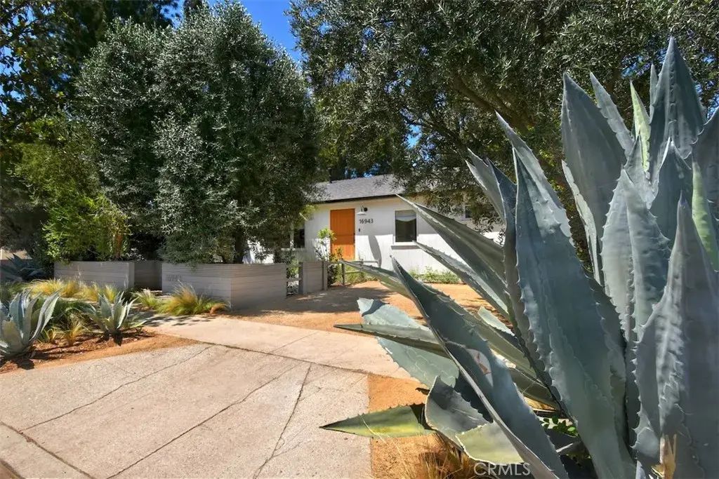 16943 Hartland, Lake Balboa