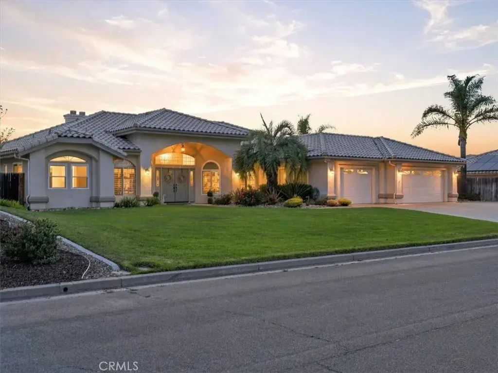 4389 Kris, Santa Maria