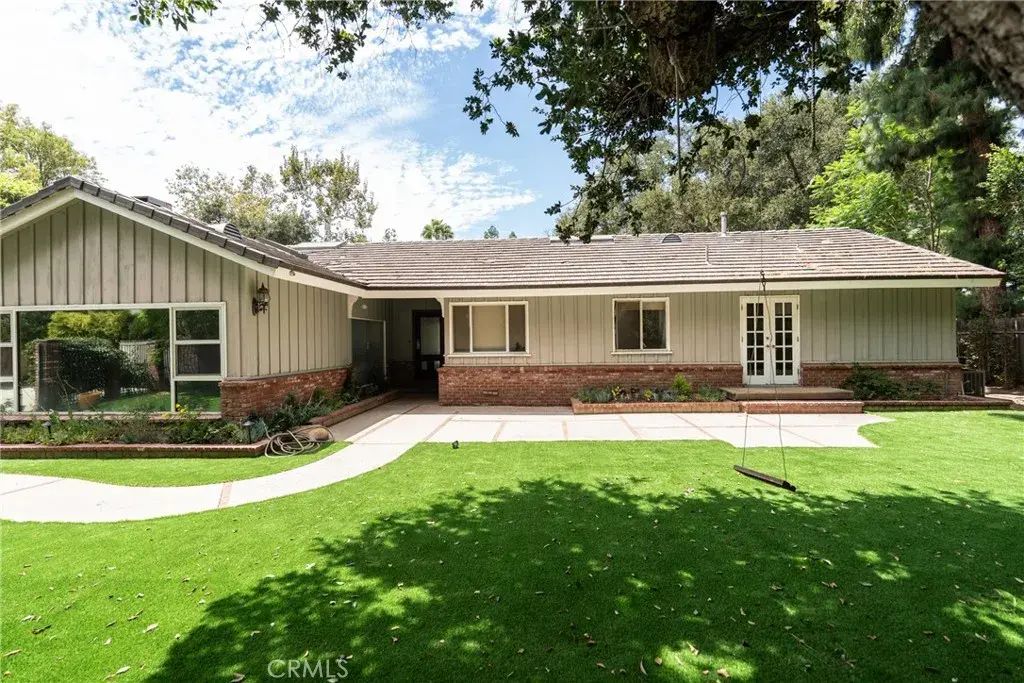 10461 Andora, Chatsworth