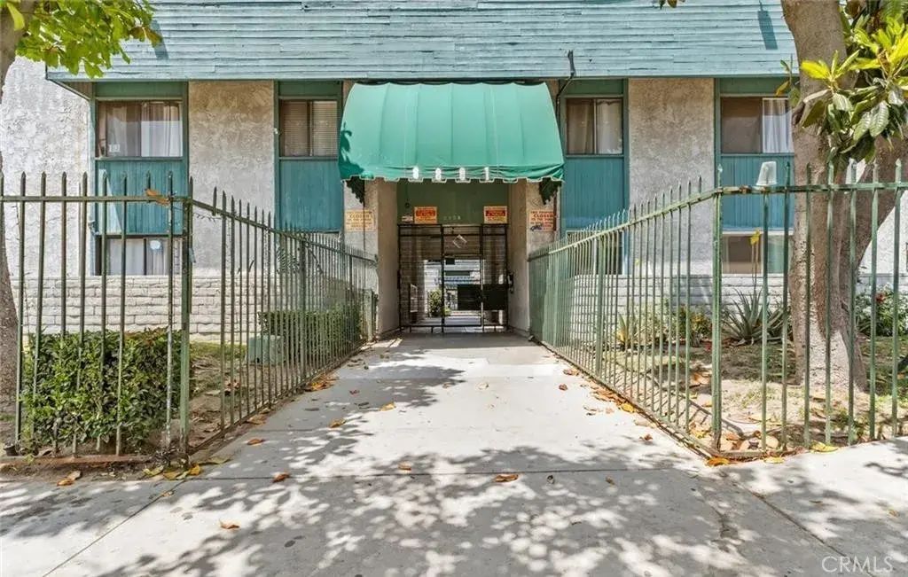 8801 Willis B6, Panorama City
