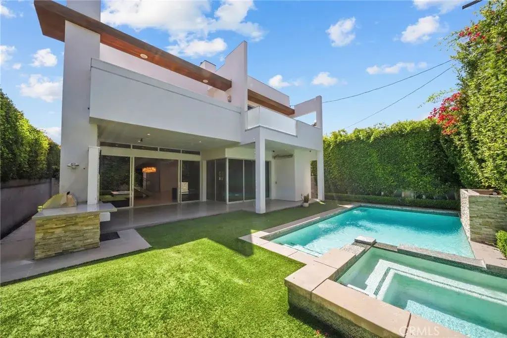 633 N Laurel Avenue, Los Angeles