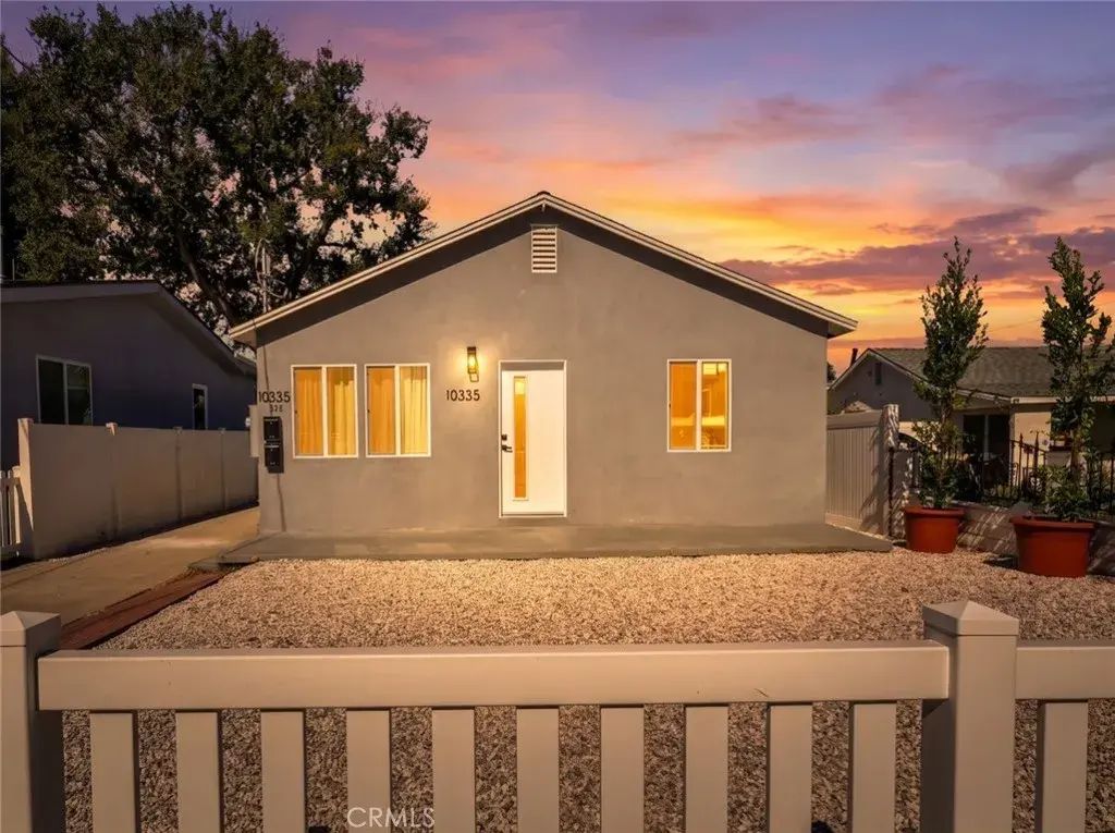 10335 Scoville Avenue, Sunland