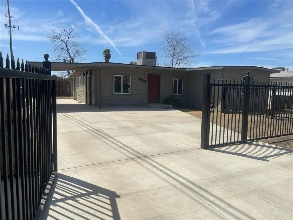1013 Delfino, Bakersfield