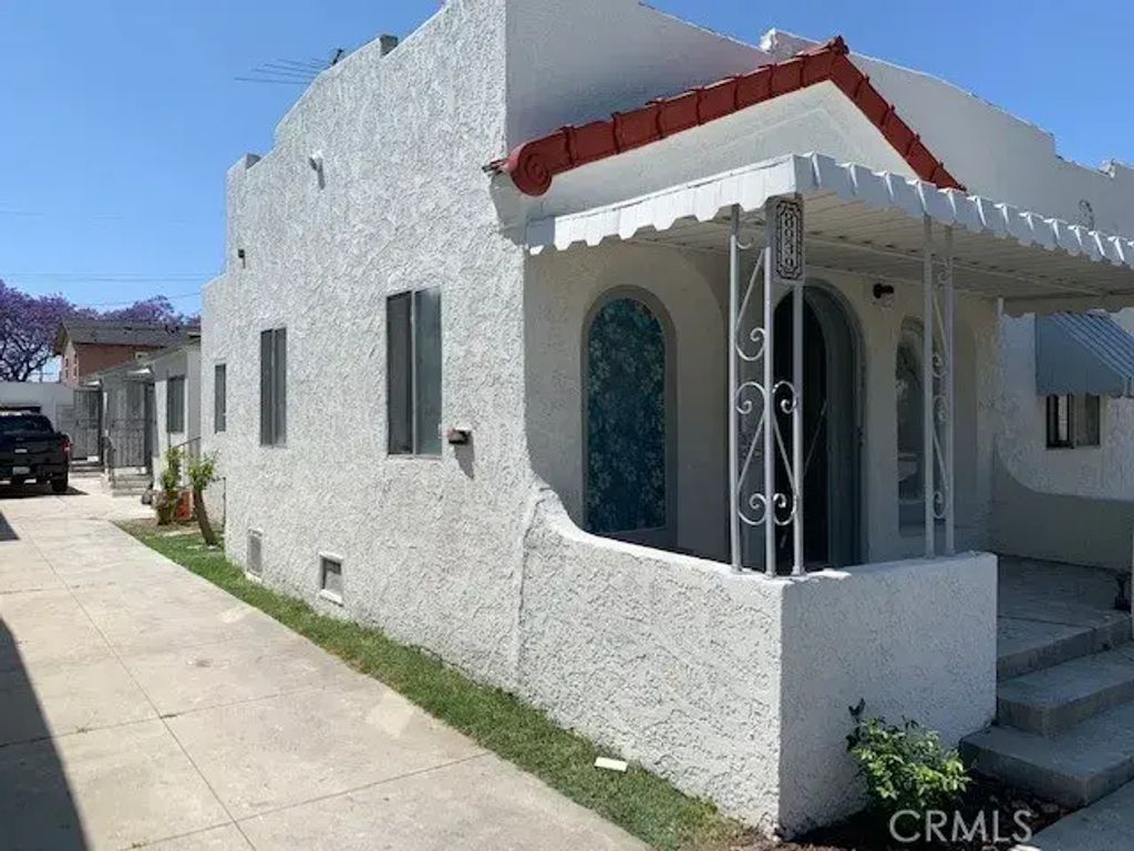 8939 Elizabeth Avenue, South Gate