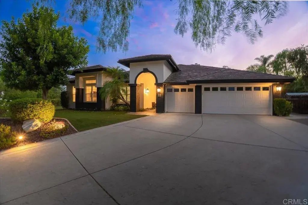 2507 Saffron, Escondido