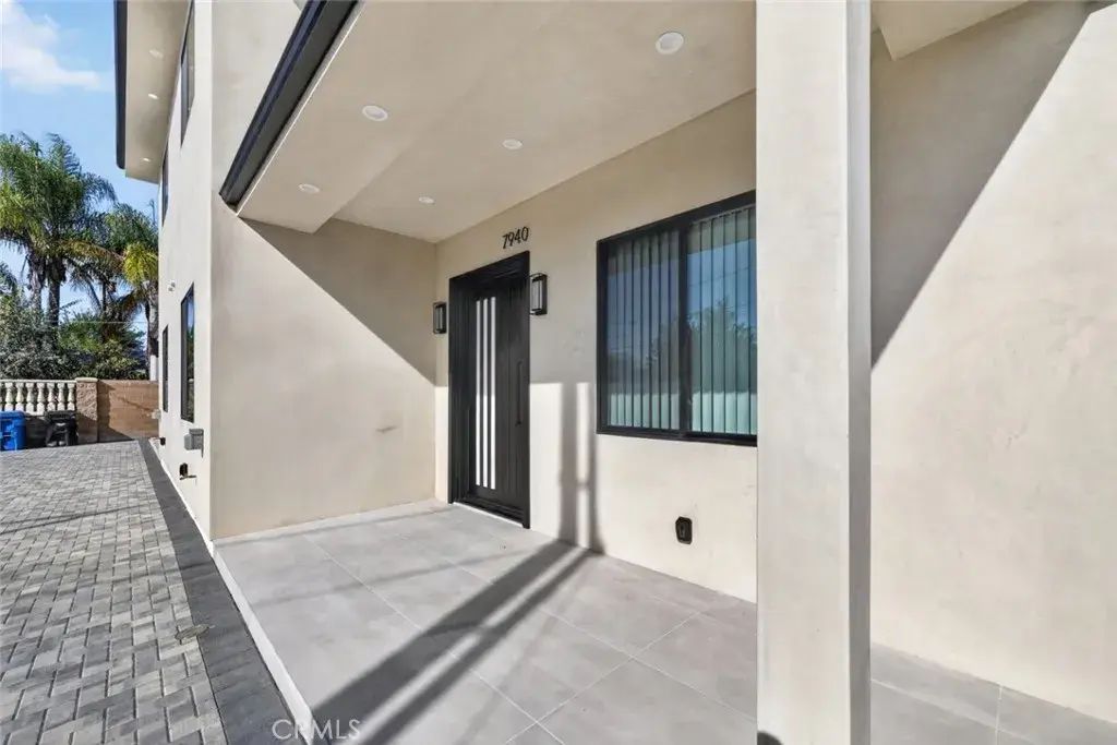 12943 W Kilikia Drive, North Hollywood