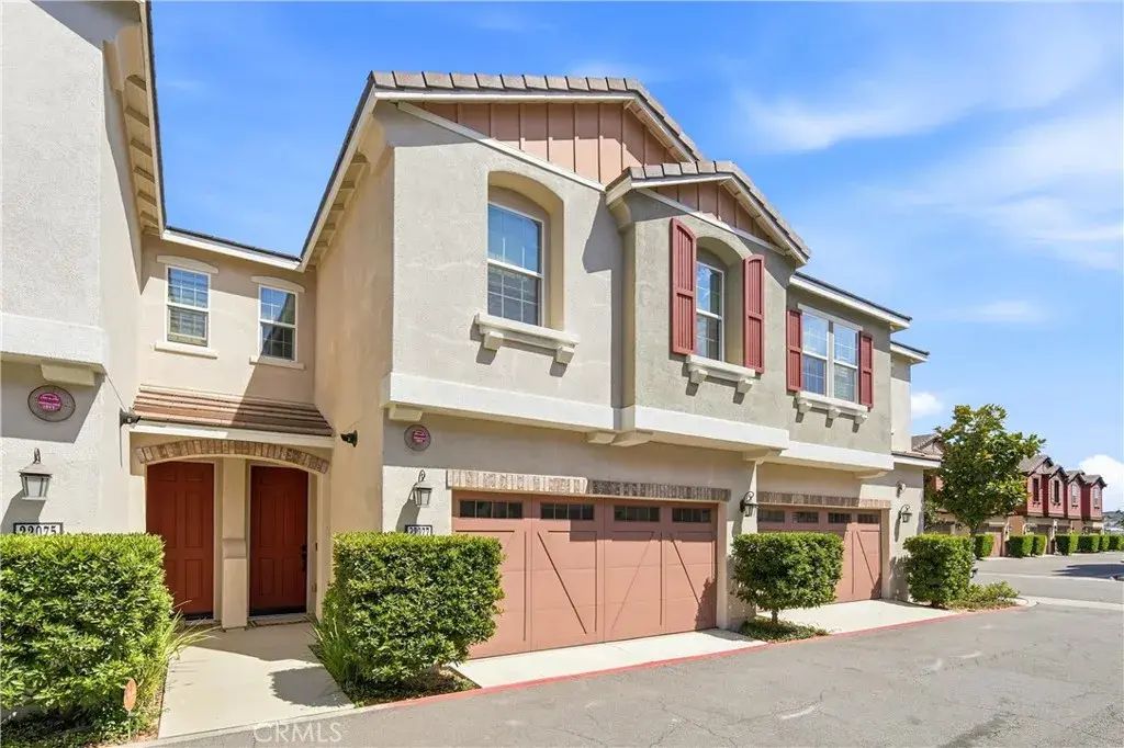 22077 Barrington, Saugus