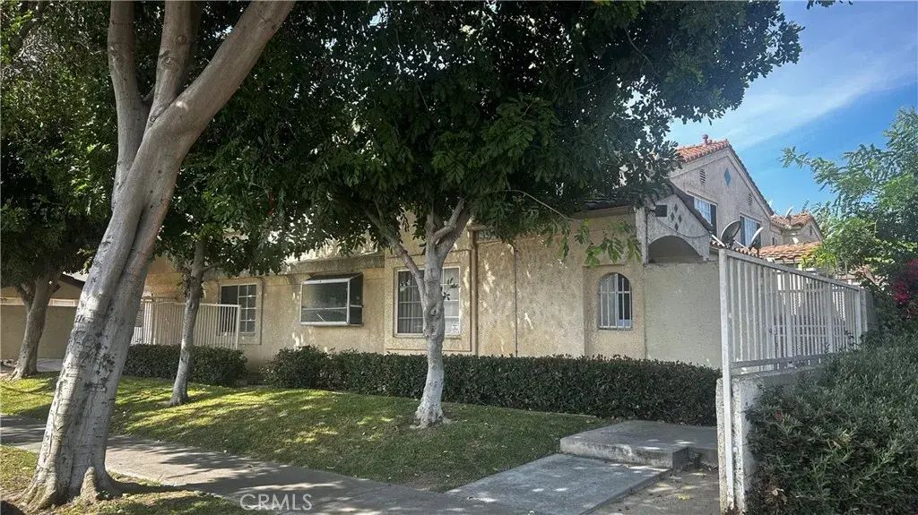 13949 Arthur Avenue 1, Paramount