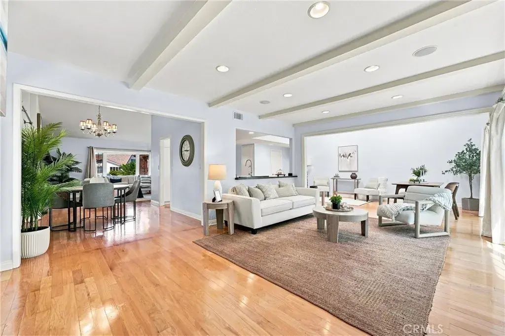 2142 Fallen Leaf, Tustin